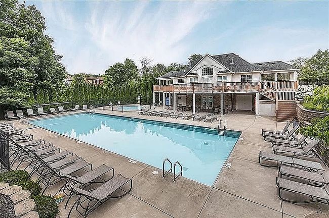 Photo of 16424 Brookhollow Dr, Westfield, IN