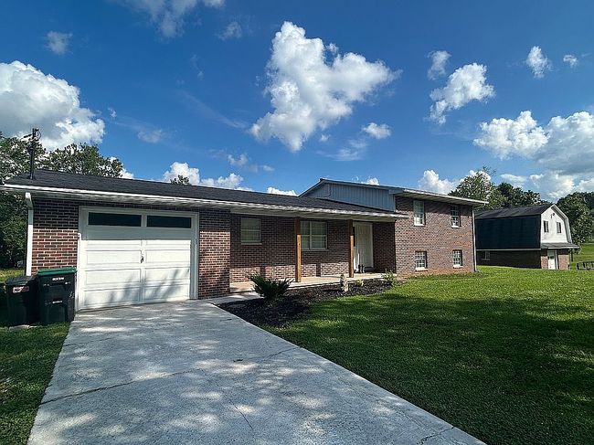 Photo of 8784 Parkersburg Rd, Sandyville, WV