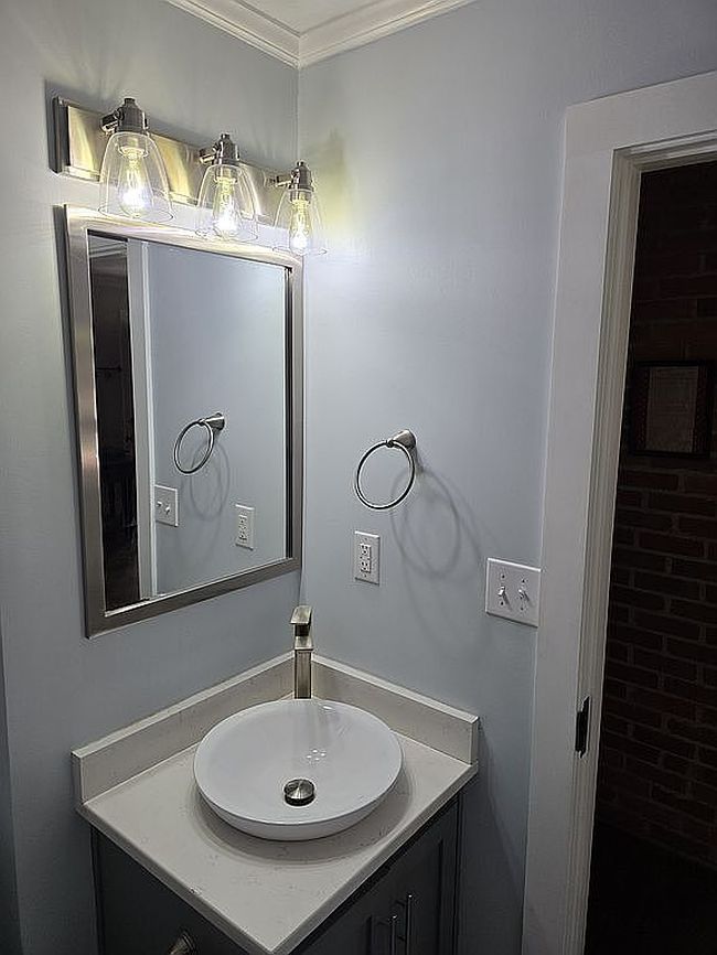 Photo of 591 Blount Point Rd, Newport News, VA