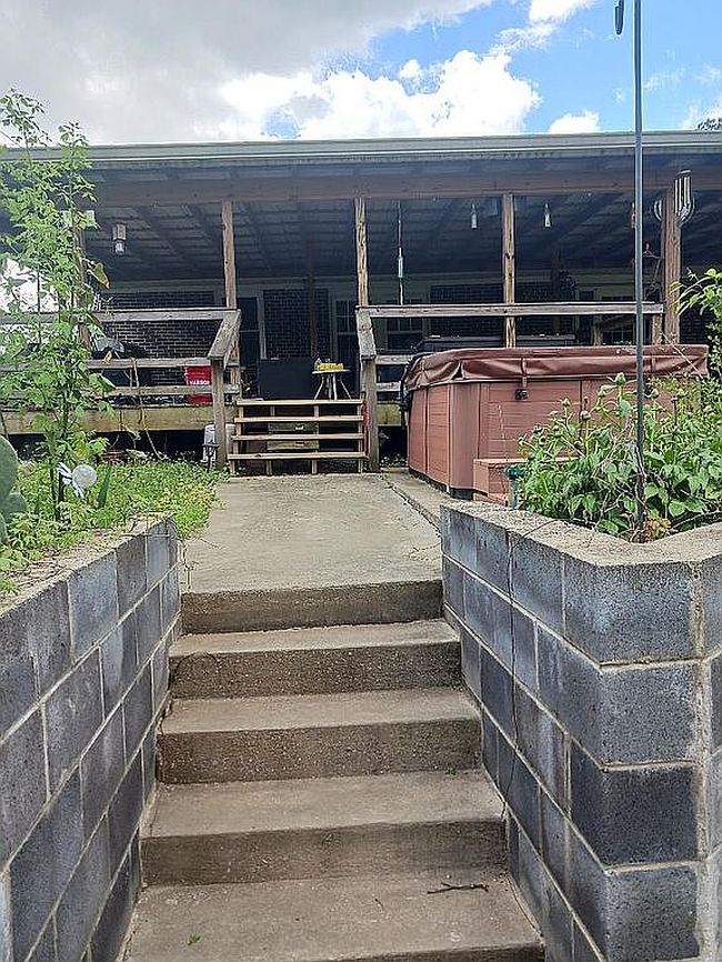Image of 950 E Renfroe Rd