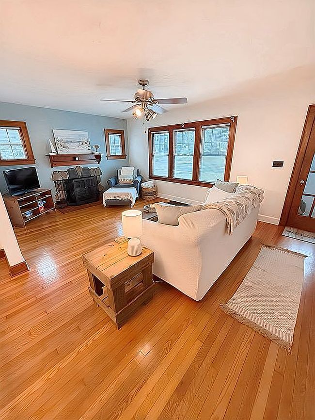 Photo of 730 Water St, Conneaut Lake, PA