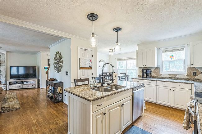 Image of 27 Arlington Dr