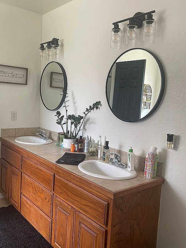 Image of 1060 Maple Ridge Dr