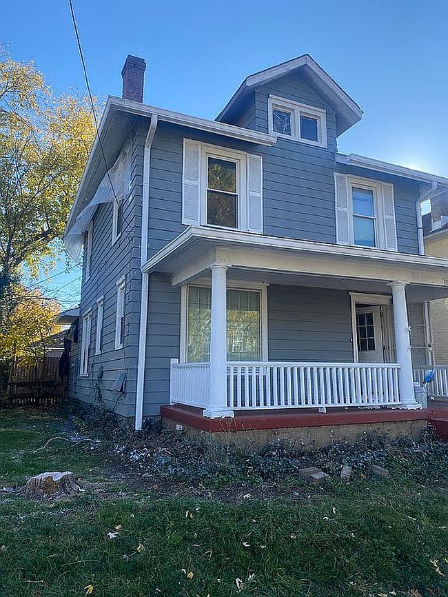 Image of 415 Moore St