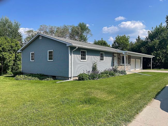 Photo of 316 12th Ave Ne, Devils Lake, ND
