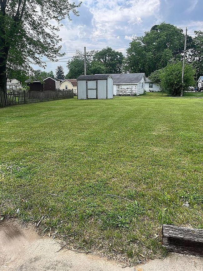 Photo of 603 S East St, Knox, IN