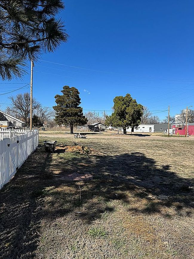 Image of 217 W 6th St
