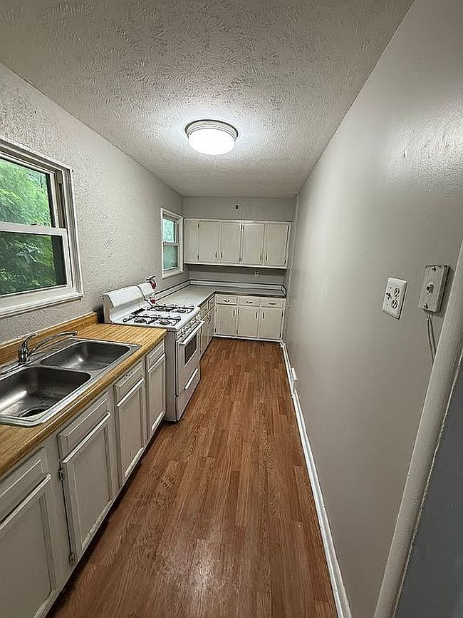Photo of 1323 Vance Ave, Coraopolis, PA