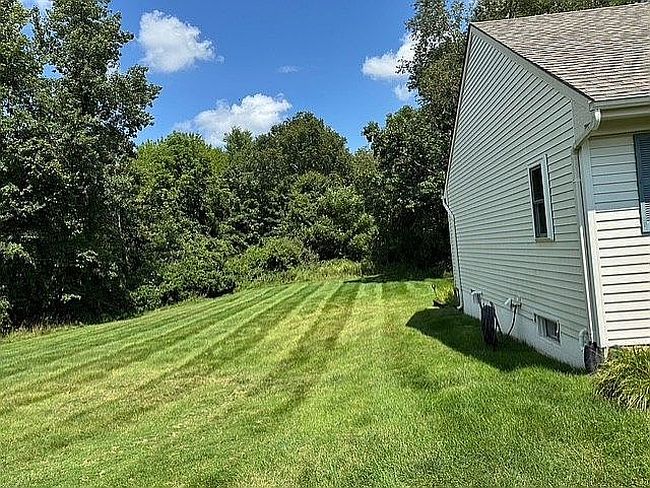 Photo of 2517 Pine Dr, Wixom, MI