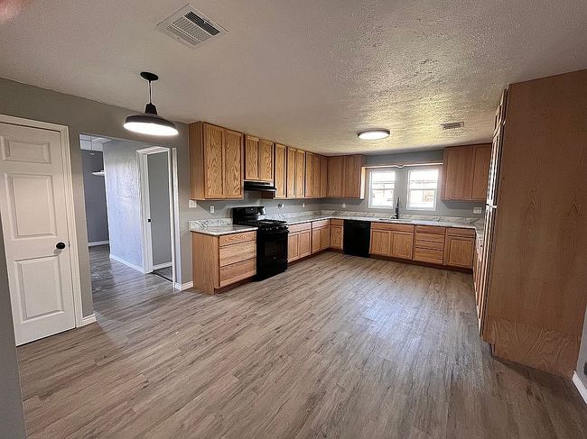 Photo of 417 S Burnet St, Bremond, TX