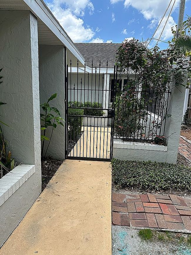 Image of 2735 Woodside Ave