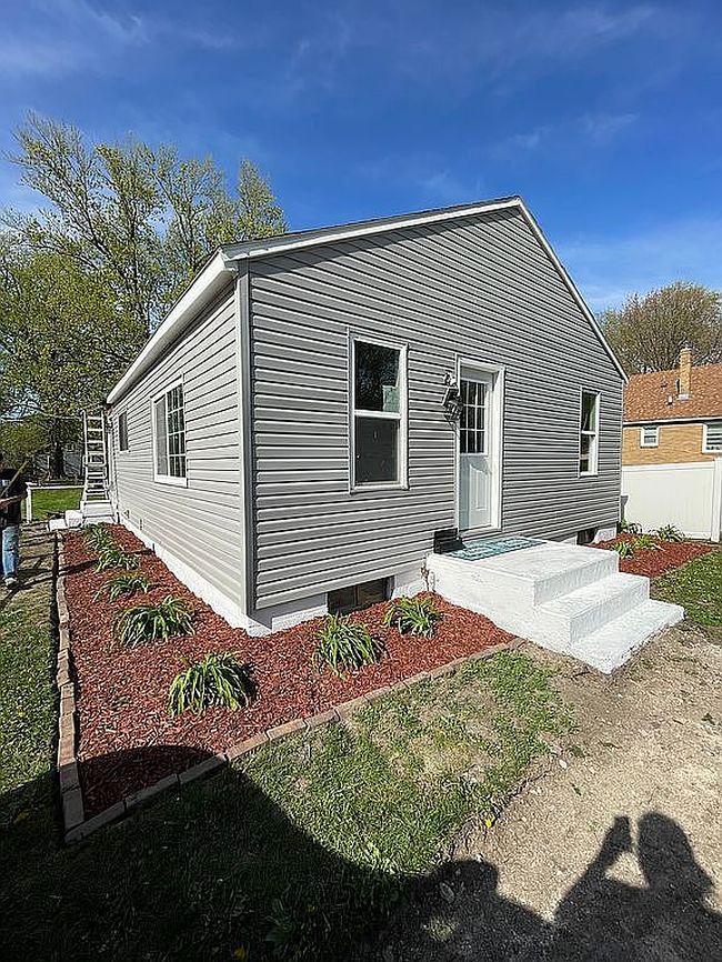 Image of 706 W 9th St