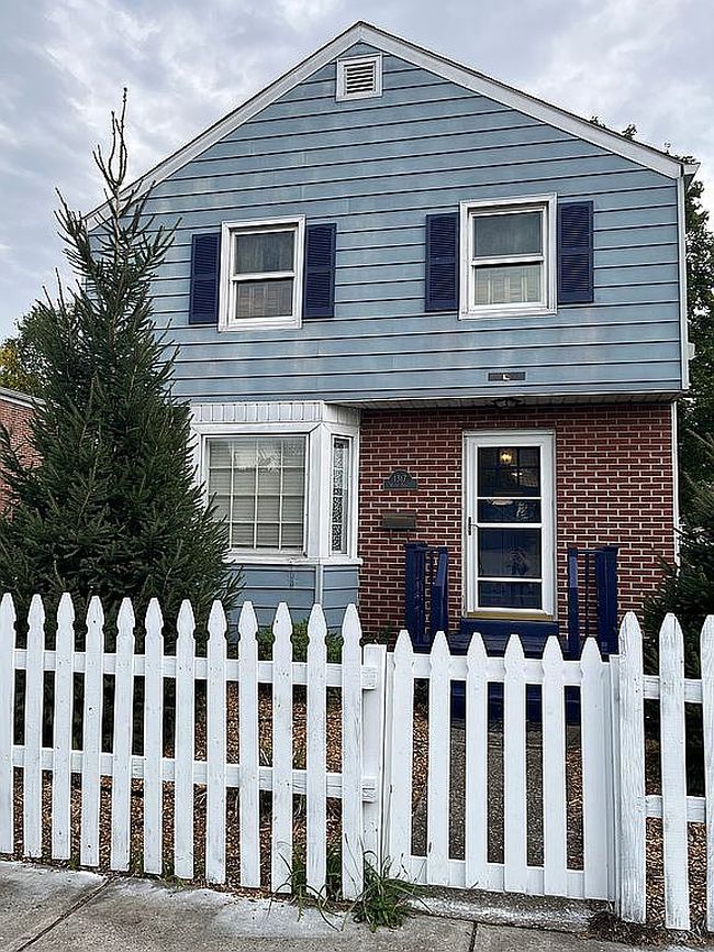 Photo of 1317 Moore St