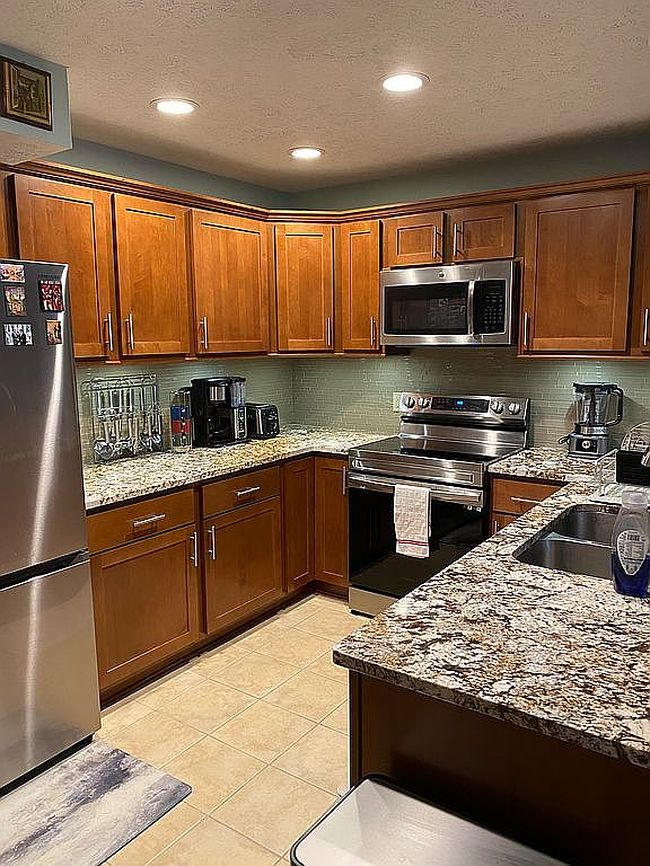 Photo of 452 Jamestown Cir