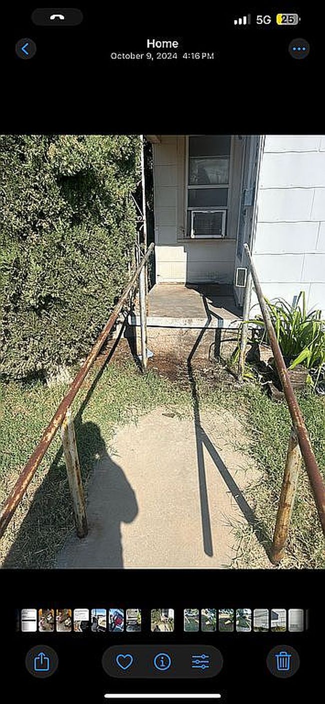 Image of 400 E 18th St