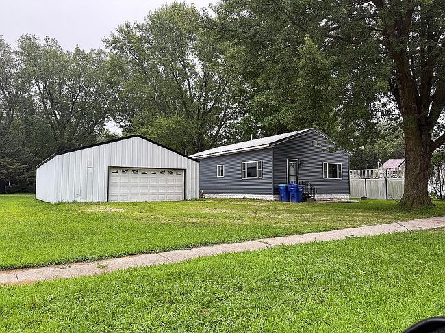 Photo of 205 8th Ave Sw, Oelwein, IA