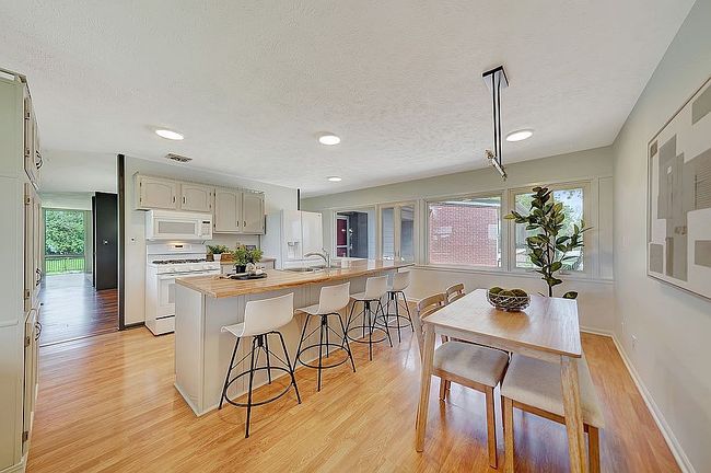 3801 Castle Cir, Lincoln, NE