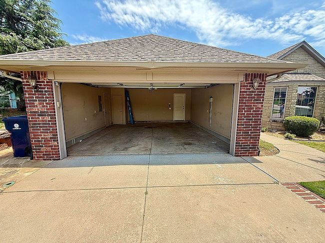 Photo of 13920 Oxford Dr, Edmond, OK