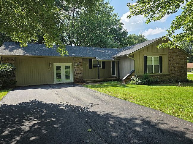 Photo of 2112 Brentwood Dr