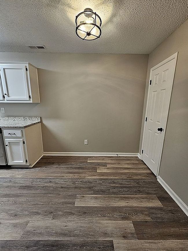 Image of 8023 River Bend Rd