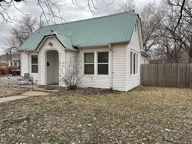 Photo of 415 N 5th St, Manhattan, KS