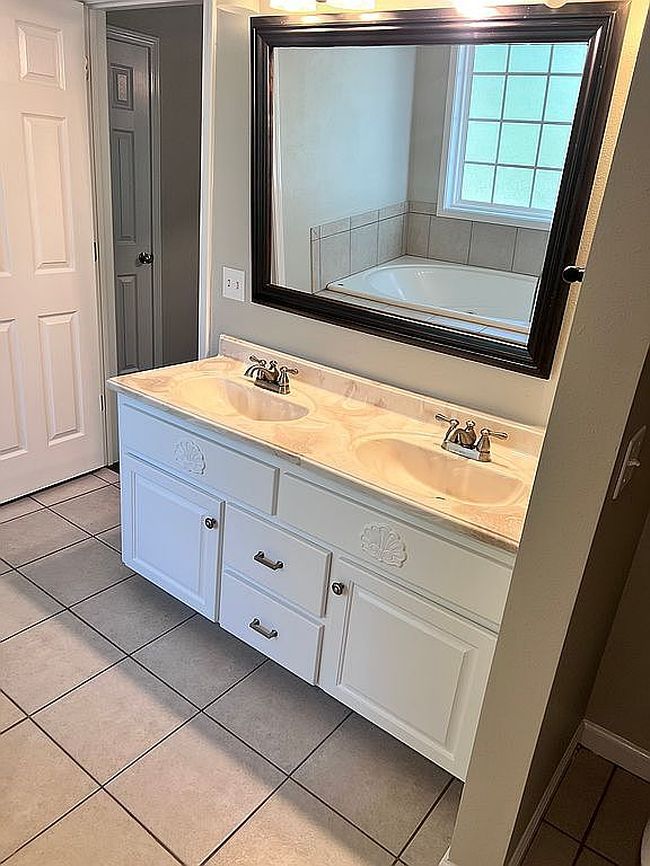 Additional photo 3 of property located at 427 S County Road 33