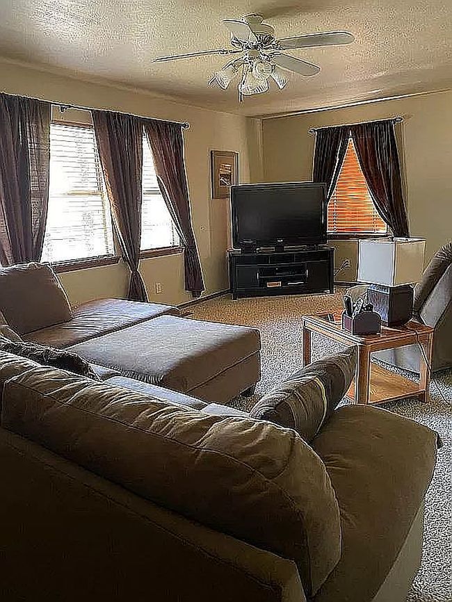 Image of 8942 Rose Ln