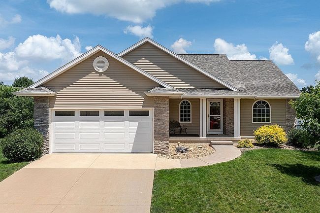 Photo of 5719 Bethpage Cir Sw, Cedar Rapids, IA