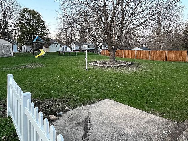 Image of 219 E Hollett St