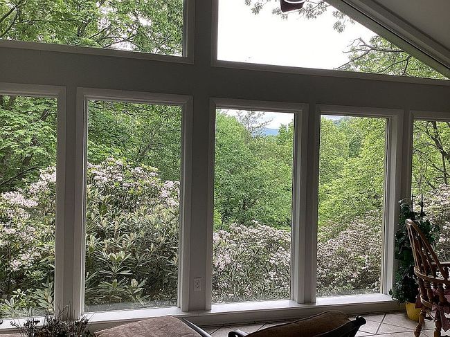 31 Rhododendron Rd, Black Mountain, NC