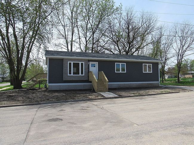Image of 303 W 6th St