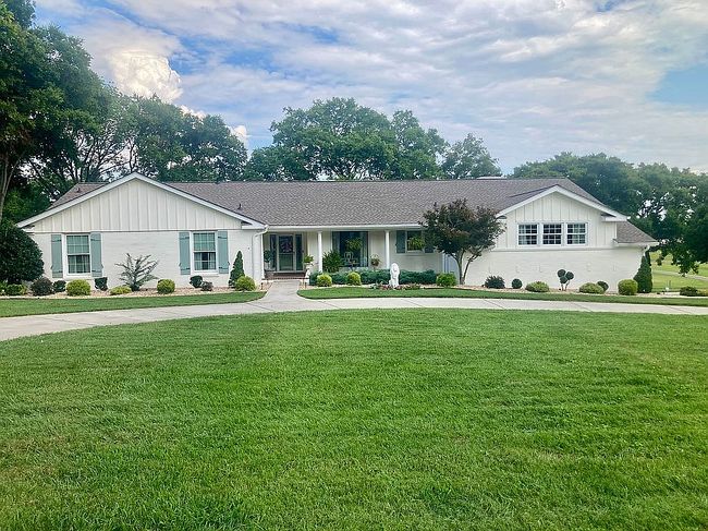 Photo of 122 Fairways Dr