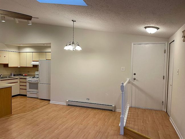 11 Cedar Ct Apt 11, Vernon Hills, IL