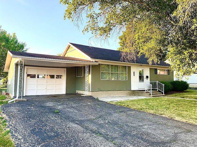 Photo of 608 W Newton St, Winchester, IN