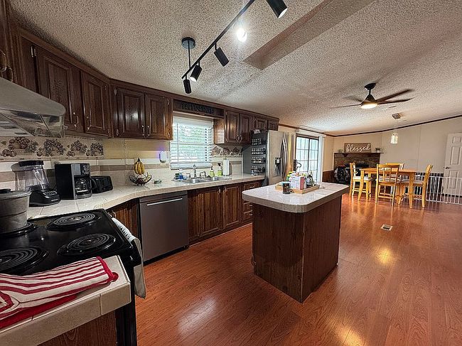 Photo of 115 Gray Court Estates Dr, Gray Court, SC