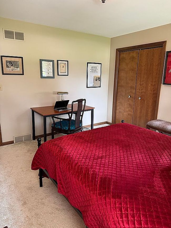 Photo of 10 Lakeview Cir, Canfield, OH