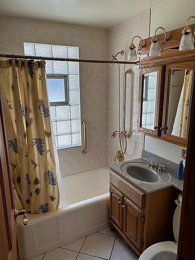 Photo of 5811 N Manton Ave, Chicago, IL