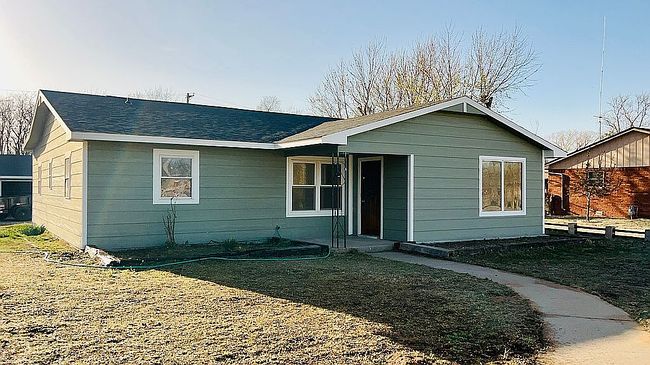 Photo of 315 S Santa Fe St, Mooreland, OK