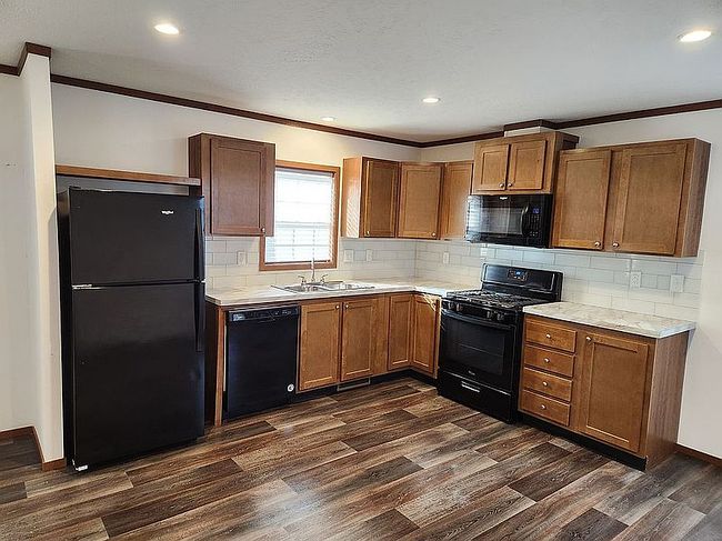 Additional photo 2 of property located at 38 Joymar Dr