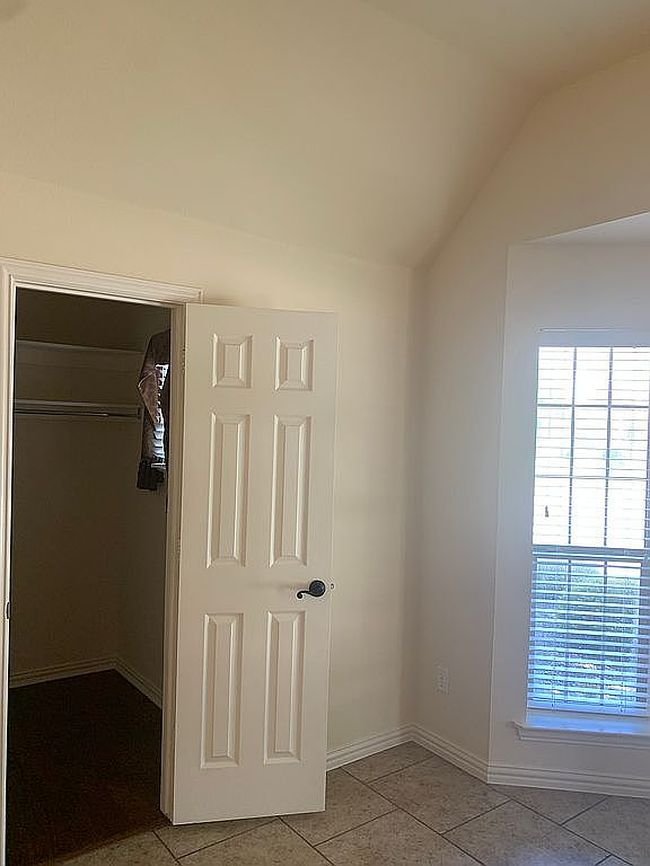 Photo of 206 Edinborough Dr, Euless, TX