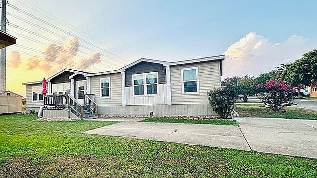 Image of 1601 E Slaughter Ln