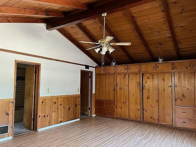 Photo of 23450 Hatteras St, Woodland Hills, CA
