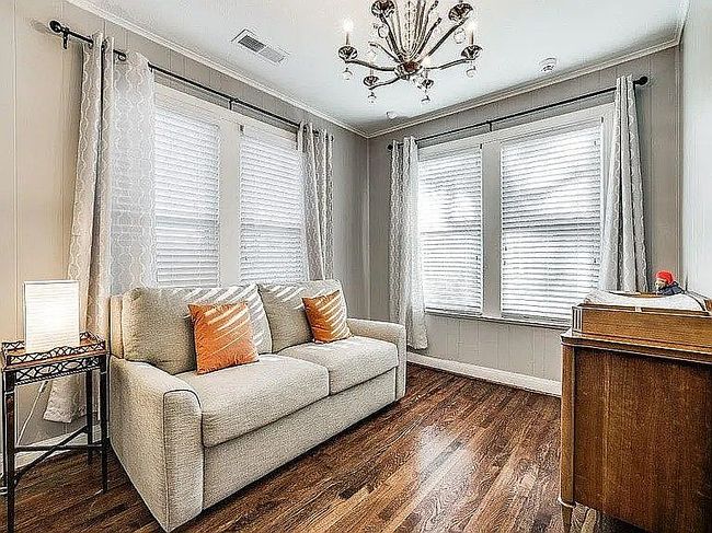 Image of 6802 Vivian Ave