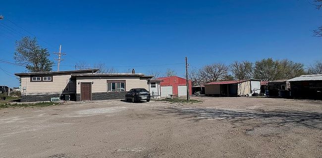 Image of 2401 E Trail St