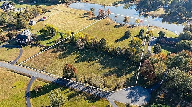 Photo of 22 Fitzhughs Trl, Fredericksburg, VA