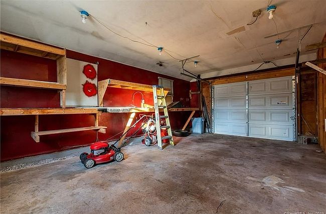 Photo of 433 Foxon Rd, East Haven, CT