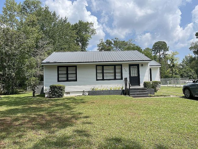 Photo of 929 Cameron Dr