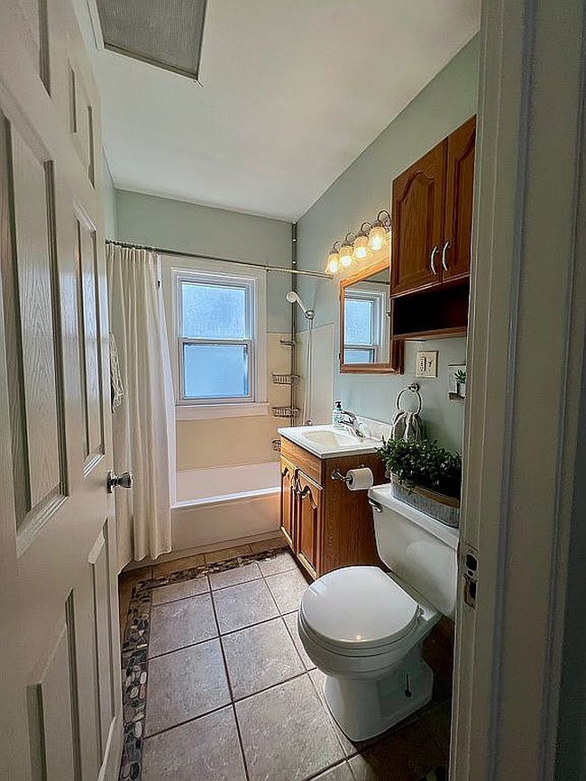Photo of 16702 Dartmouth Ave, Cleveland, OH