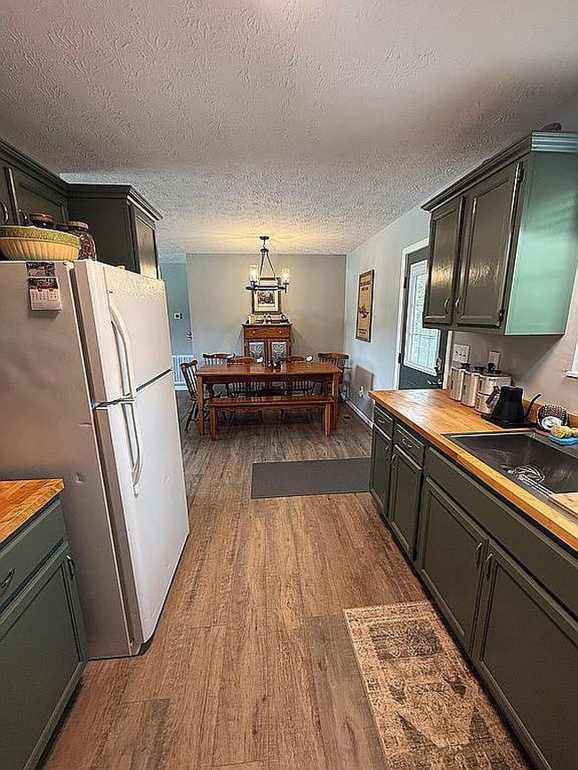 Photo of 101 S Fowler Cir, Clinton, TN