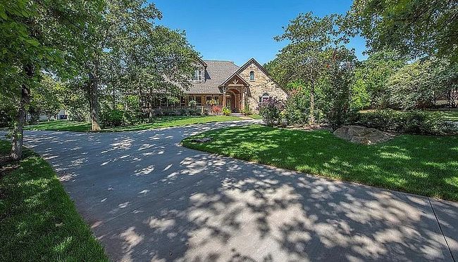 Photo of 1301 Red Oak Ln